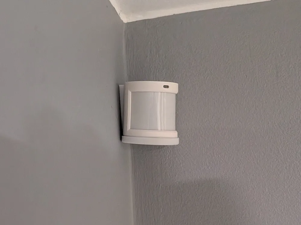 Aqara Motion and Light Sensor P2 corner wall mount by Radolf MakerWorld ...