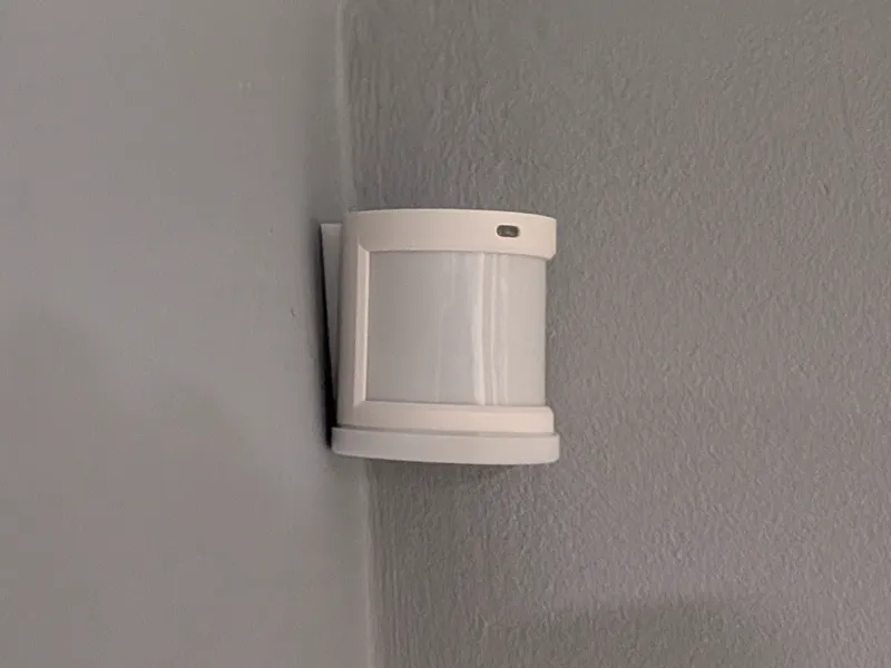 Aqara Motion and Light Sensor P2 corner wall mount