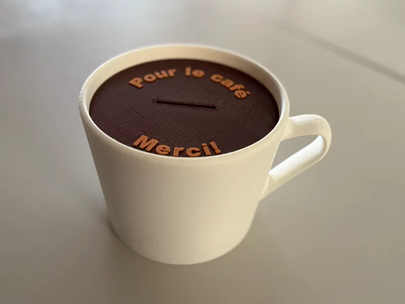 Tirelire en forme de tasse à café