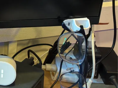 Monitor eyeglass mount