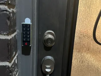 August Keypad Mount