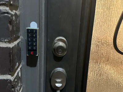 August Keypad Mount