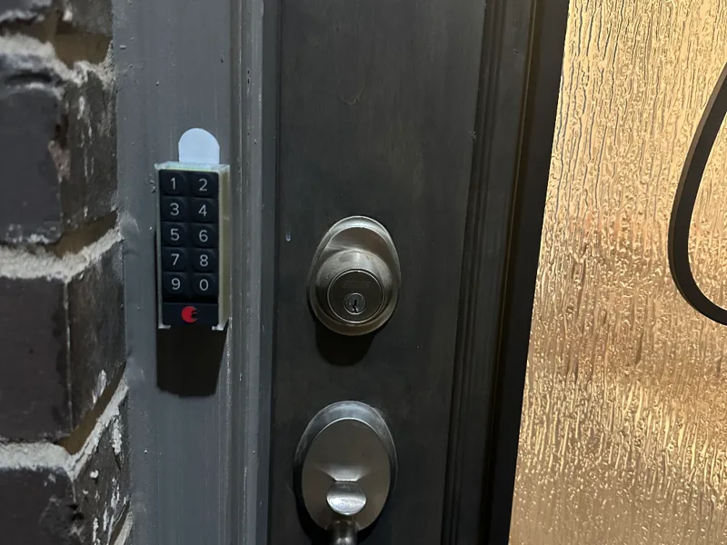 August Keypad Mount