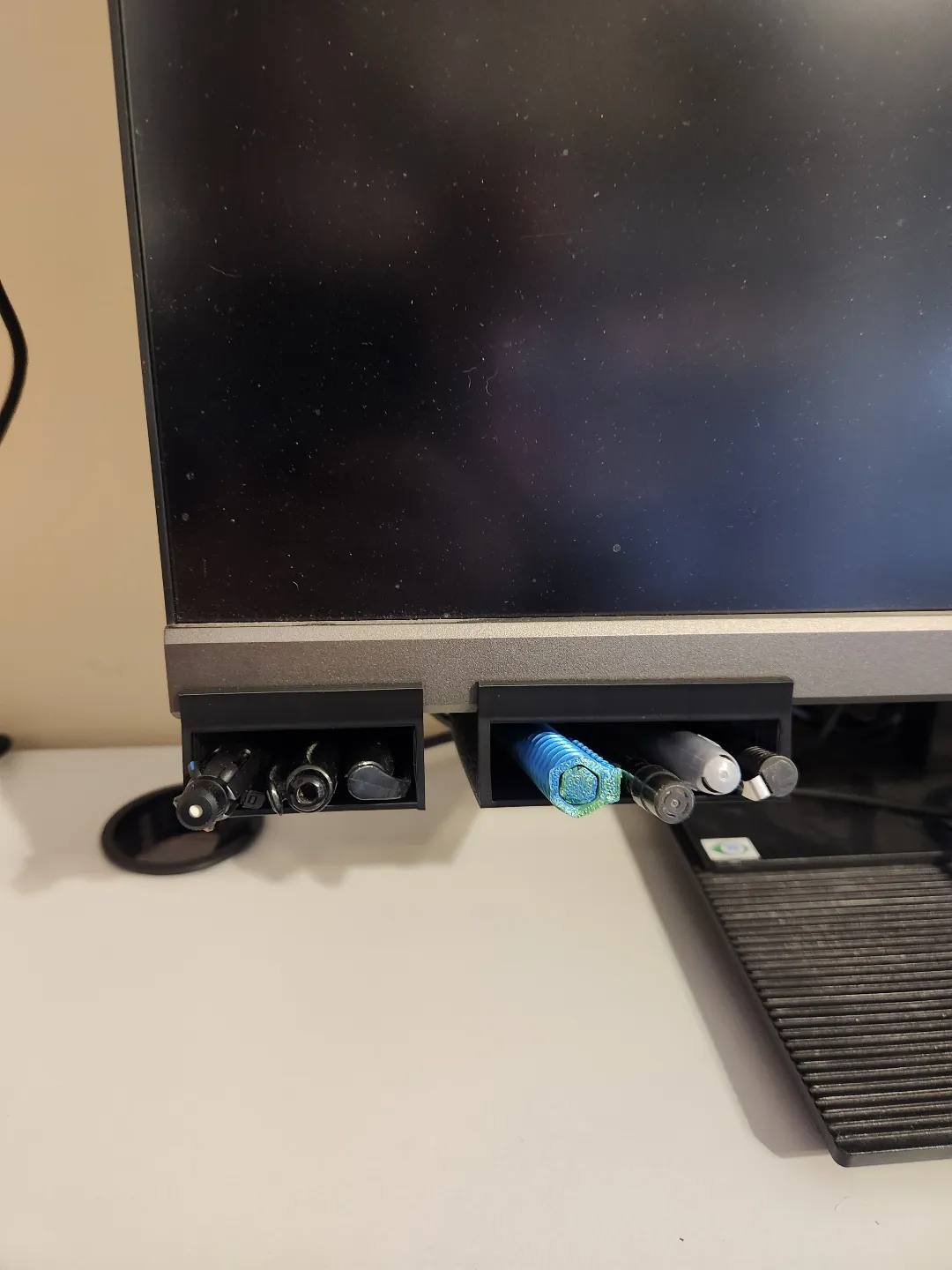 Under monitor pen/pencil holder v2 (More secure) view 4
