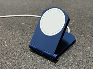 Folding MagSafe Stand for iPhone