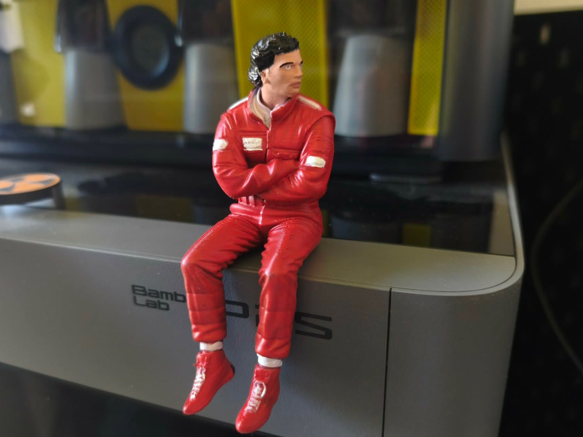 Ayrton Seduto sul bordo