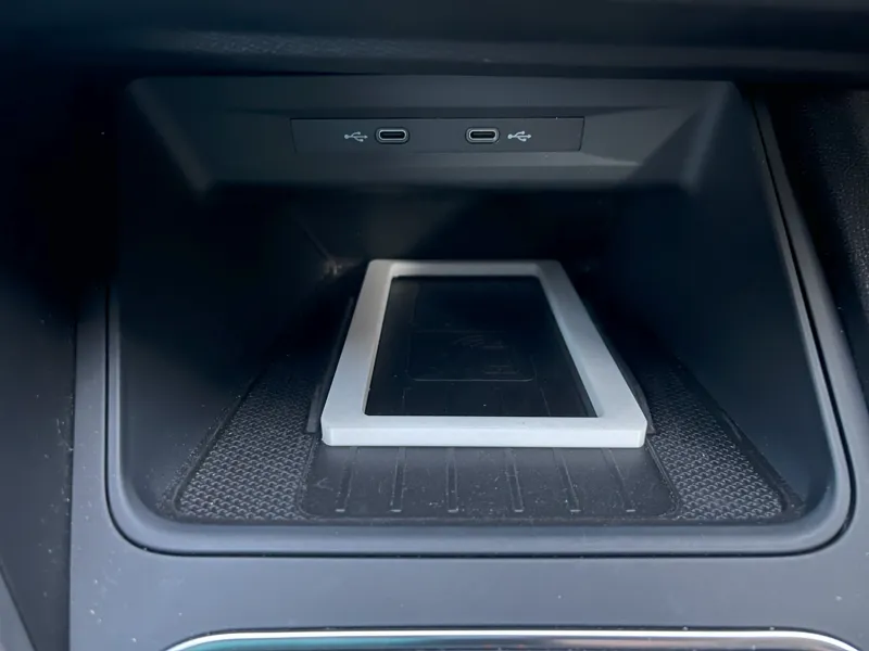 Seat Leon Konsolenablage iPhone 13