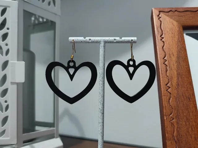 Aretes Dúo de Corazones Flotantes
