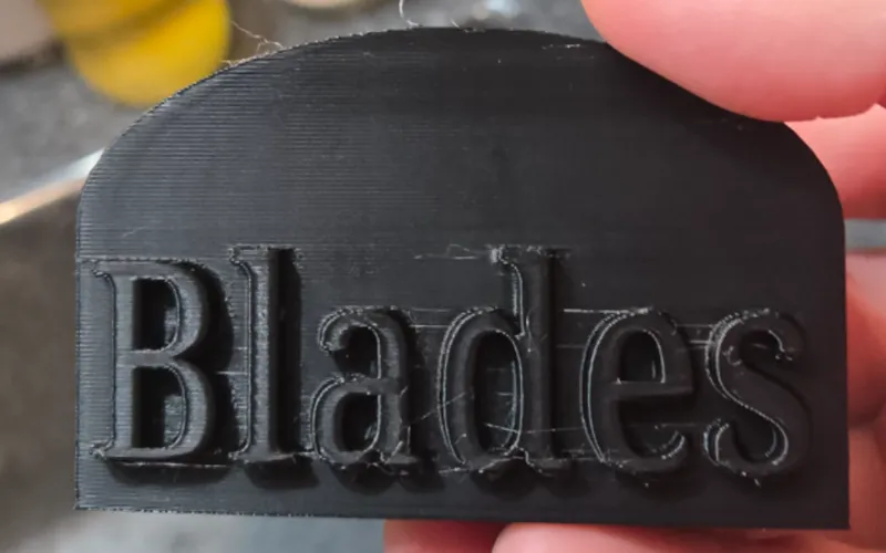 Razor blade disposal bin