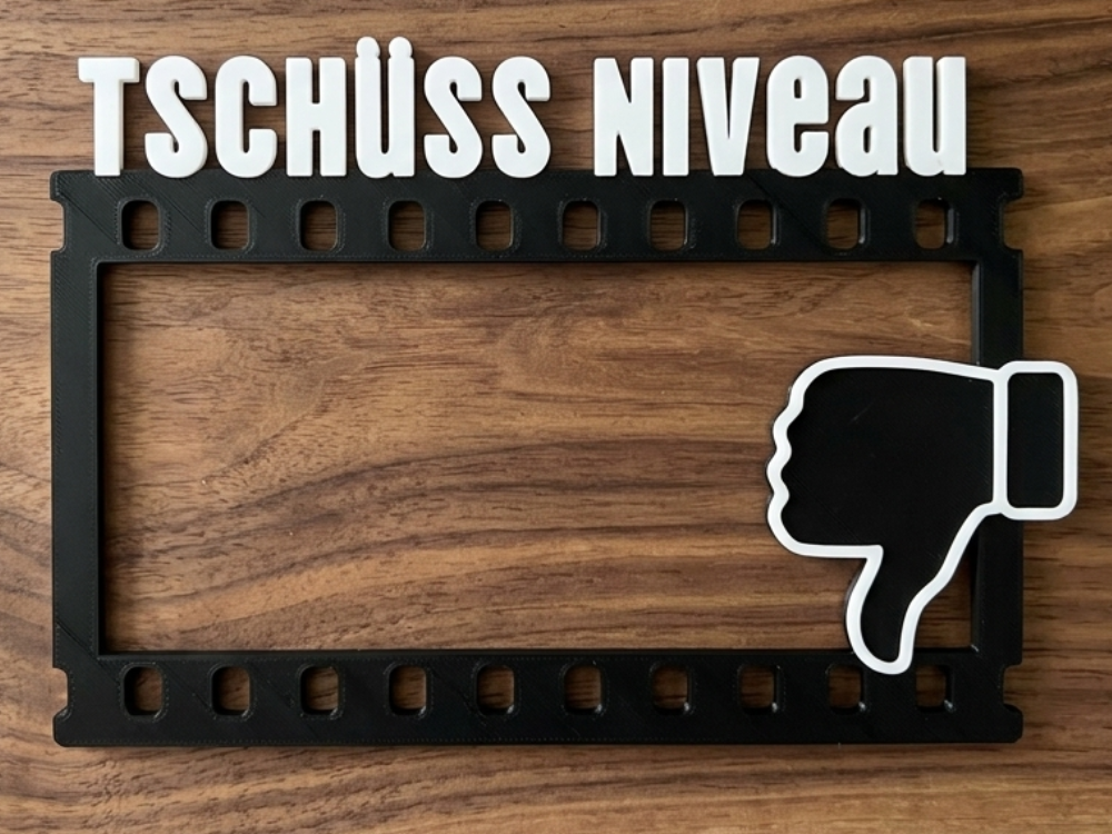 "Tschüss Niveau" Photo Booth Prop Film Frame