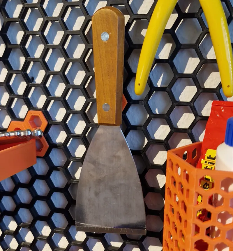 Honeycomb insert magnet