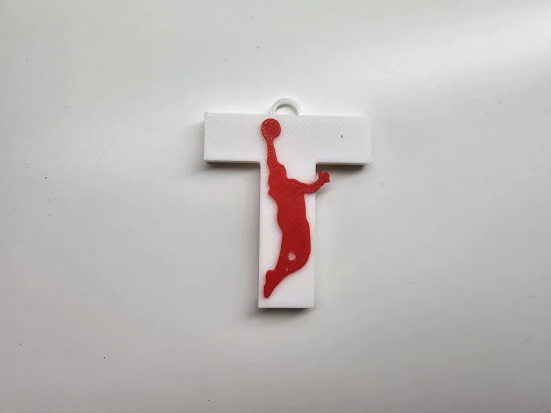 Llavero de baloncesto letra T