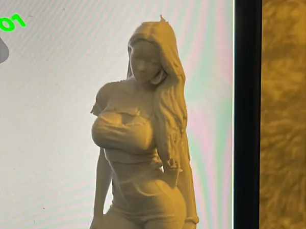 standing woman model 95mm tall no ams