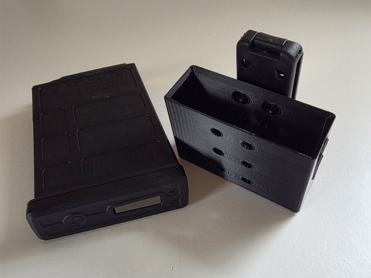 AICS Mag Pouch with Parametric Mounting Holes