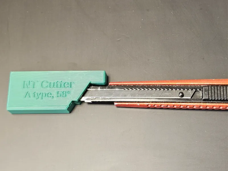 Safety snap-off blade container