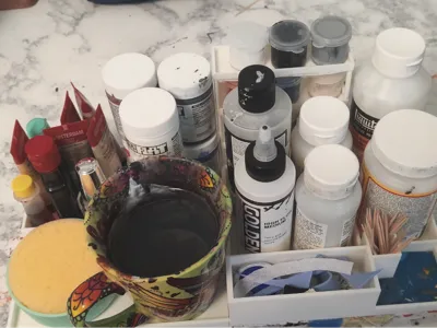 Model paints tray