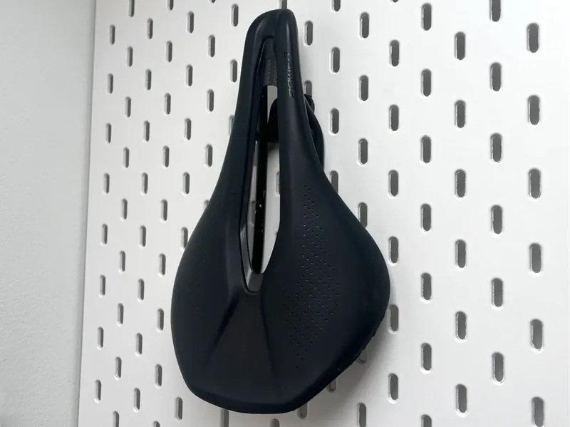 Saddle wall holder for Ikea Skadis pegboard