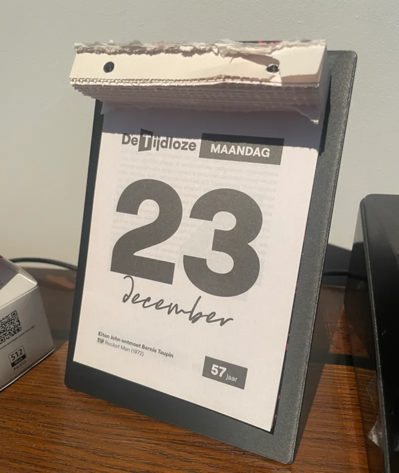 Calendar stand