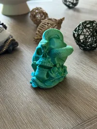 Sculpture crâne et serpent — photo 2