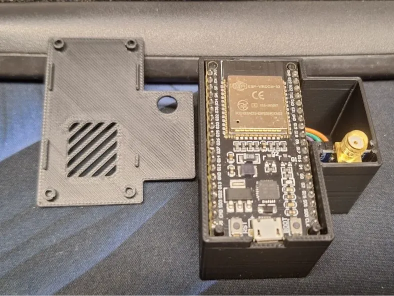 ESP32 + CC1101 case