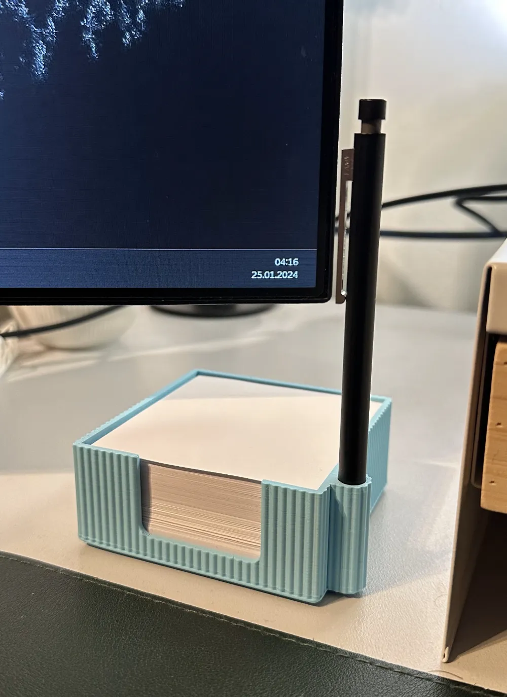 Minimalist Notepad & Pen Organizer by talerking - MakerWorld