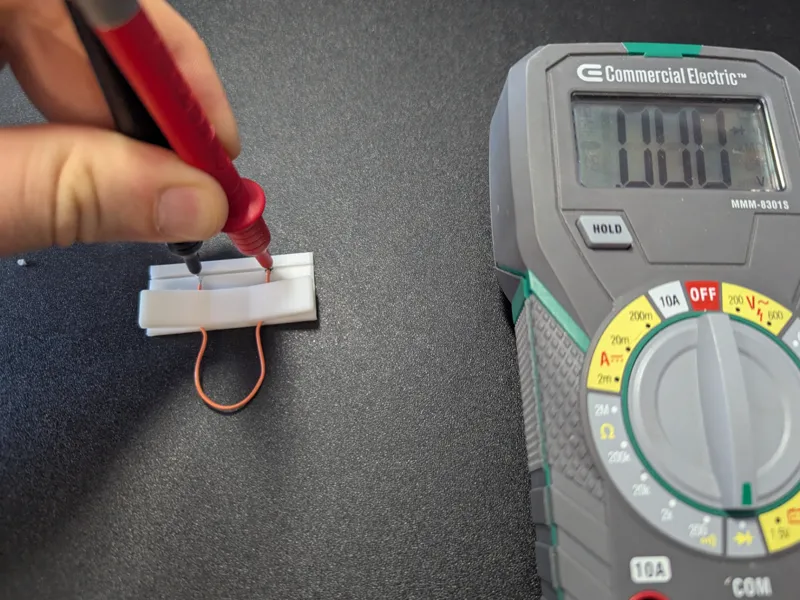 WIre holder for measuring with a multimeter