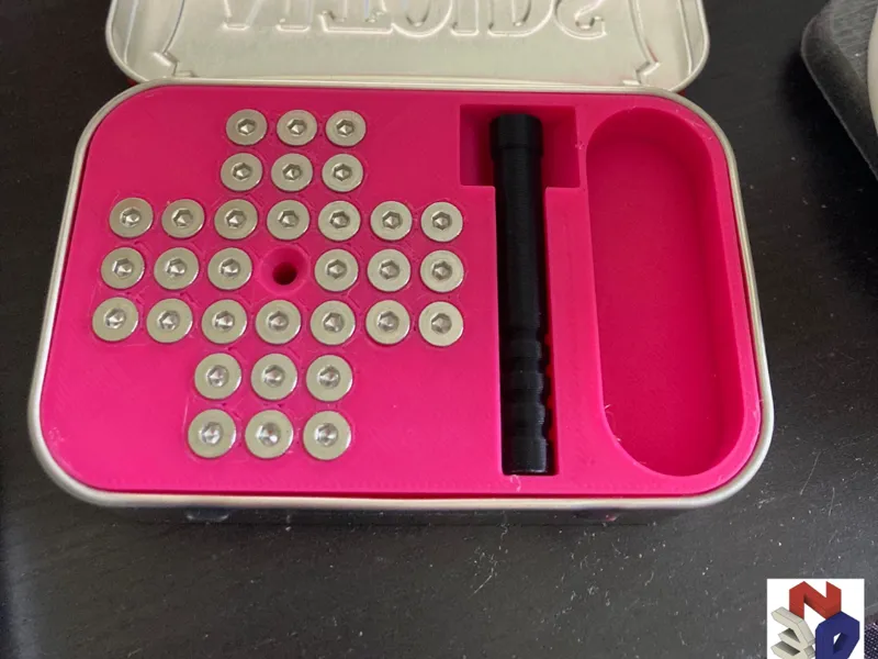 Altoids Pocket Peg Solitaire (screws)