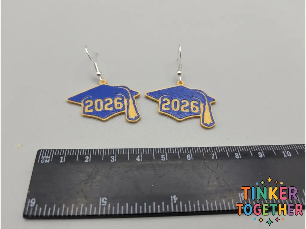 Graduation cap 2026 - keychain and earring view 2