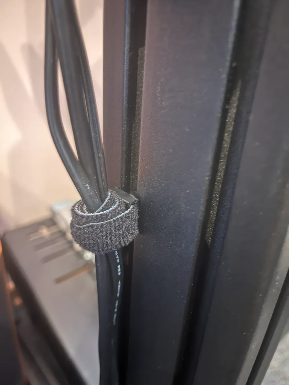 Velcro cable tie holder for aluminum profile by Nate - MakerWorld