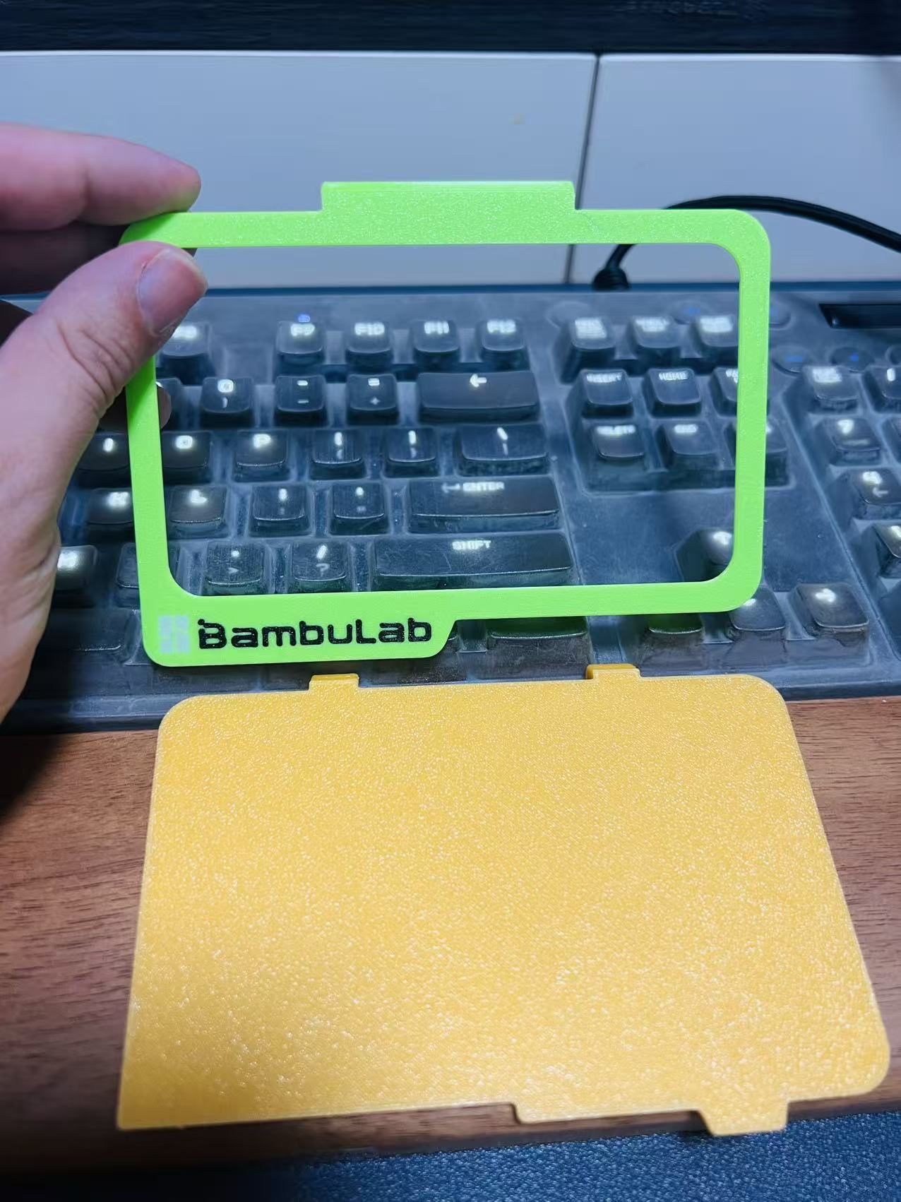 Miniatura 2 do modelo 3D 拓竹P2S/X2D屏幕保护带盖边框，超省料！