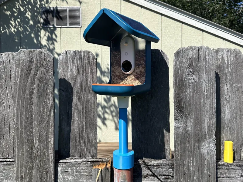 Bird Buddy fence pole adapter`