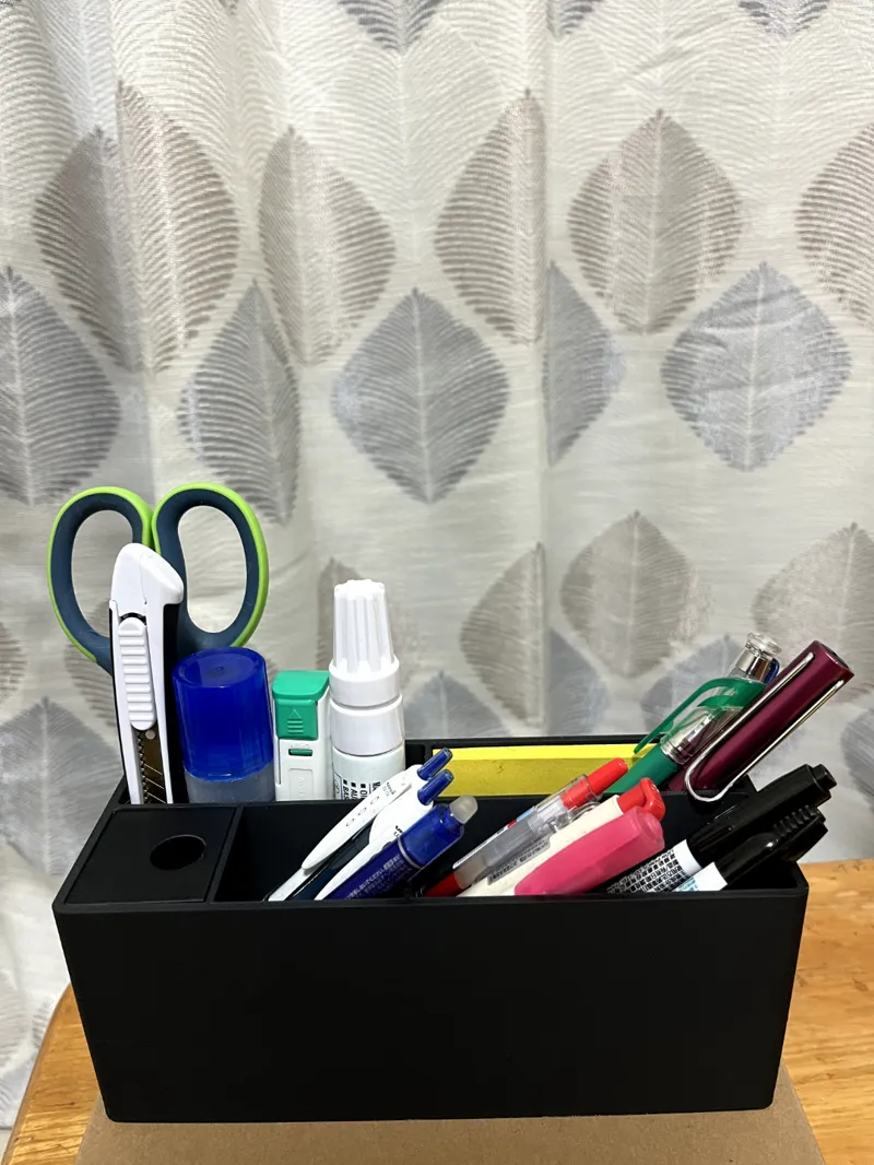 Tilted Compartment Vertical or Horizontal Pen Holder