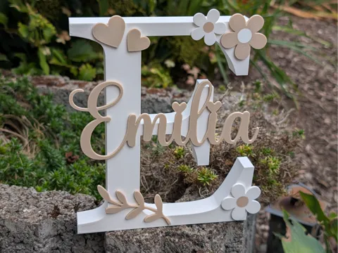Letrero o emblema decorativo: Emilia — referencia de MakerWorld