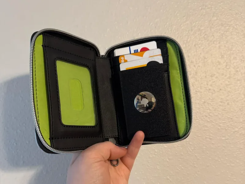 Air Tag Zip Wallet Holder