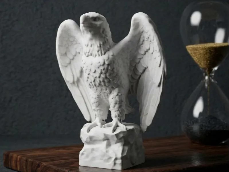 Estatua aguila imponente