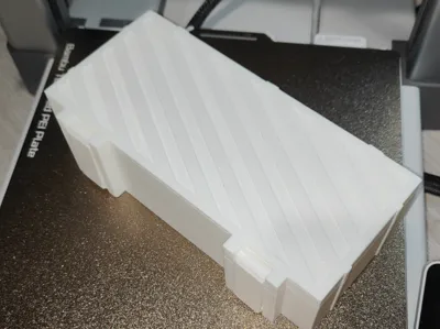 Box with closure 200X85