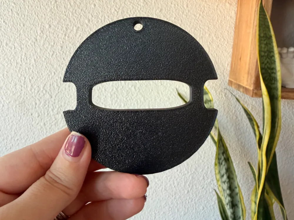Accesorio para sujetar ligas de cabello: Hair Tie Holder Keychain Blank. Referencia del modelo original.
