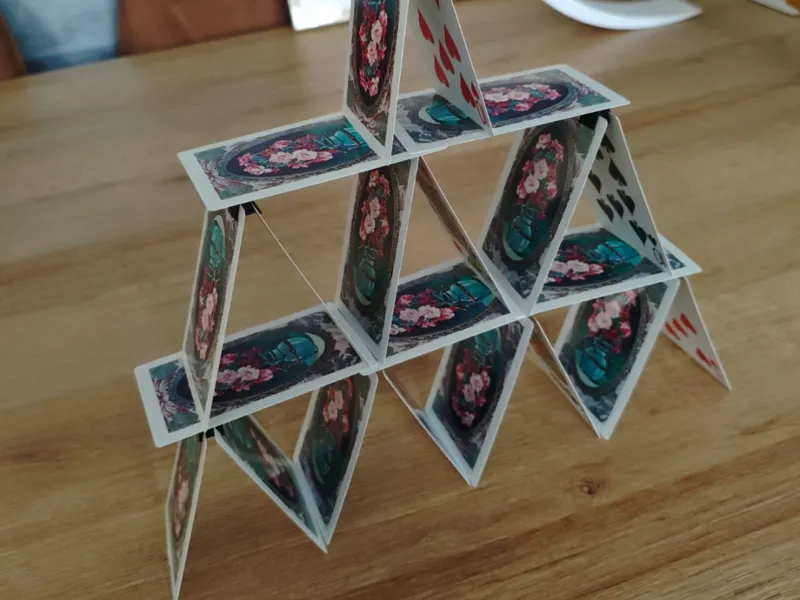 House Of Cards Helper