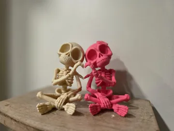 Adorno temático: "Chill" Skeletons - Sitting Heart Hands — vista de referencia 4