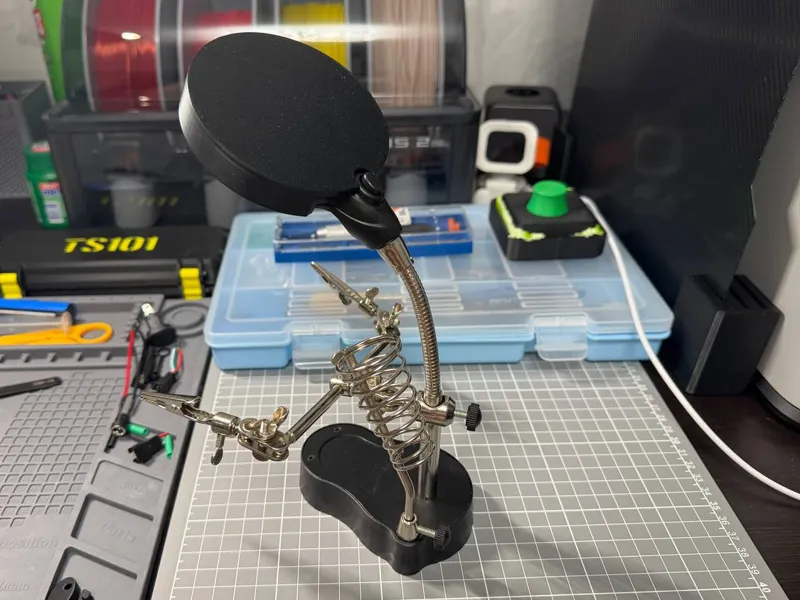 Magnifying glass cap