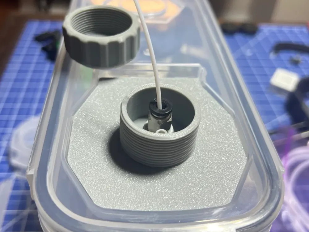 Desiccant-Filled Cereal Box Filament Feeder