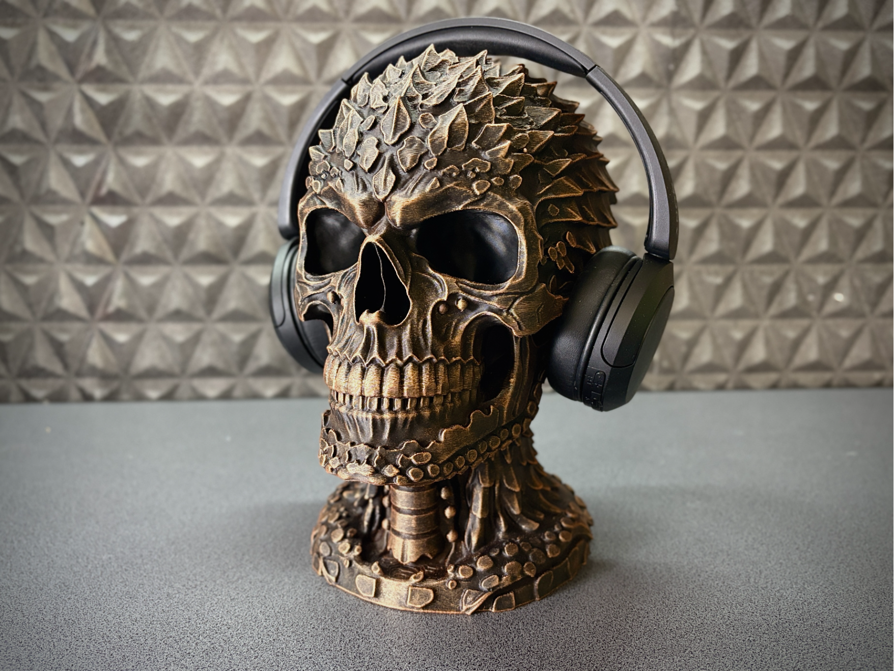 Thornbound Skull - Headphone Stand