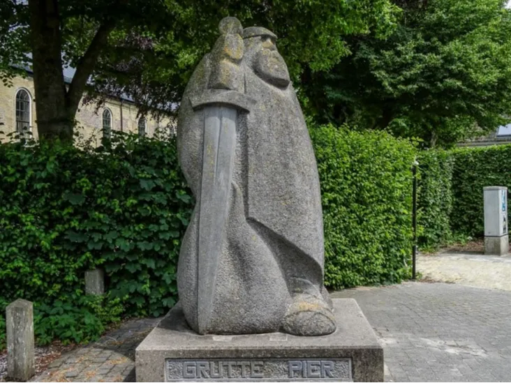 Statue of "Grutte Pier"   