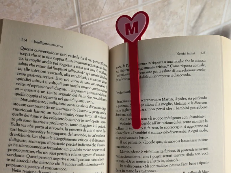 Segnalibro con lettera cuore personalizzato