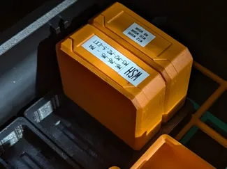 Gridfinity Bins for ClamshellBoxes (2x2 version)