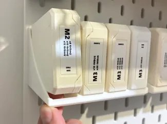 Holder Claimshell box to SKADIS IKEA