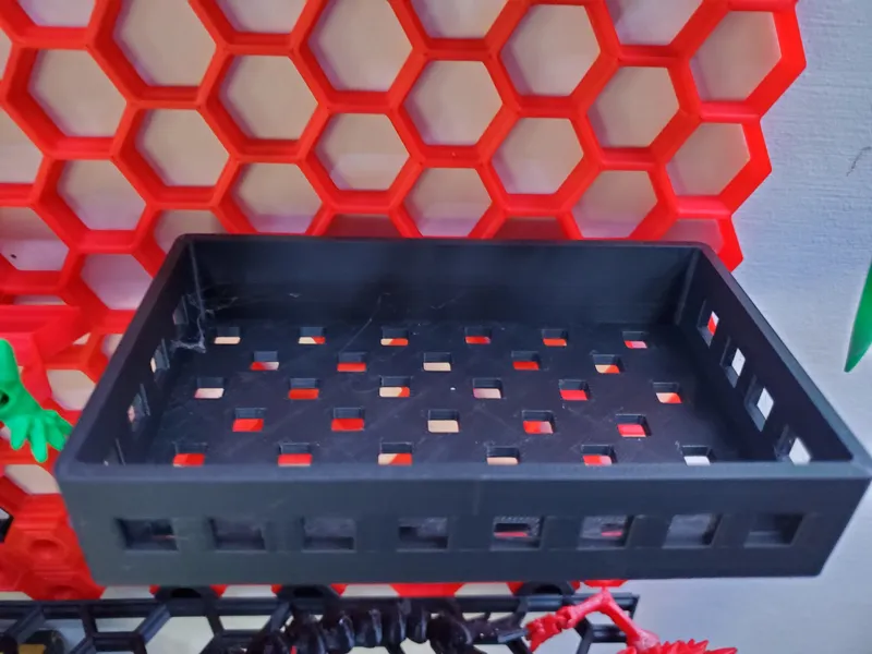 HSW Simple Container w/holes