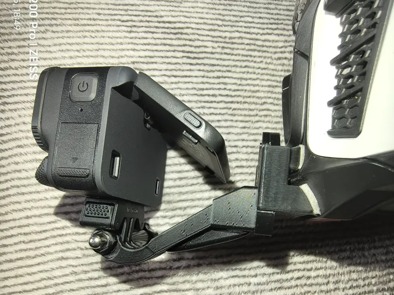 Actioncam monoblock helmet mount