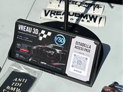 Flyer stand base for keychain display