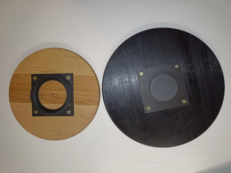 Bearing housing for turntable